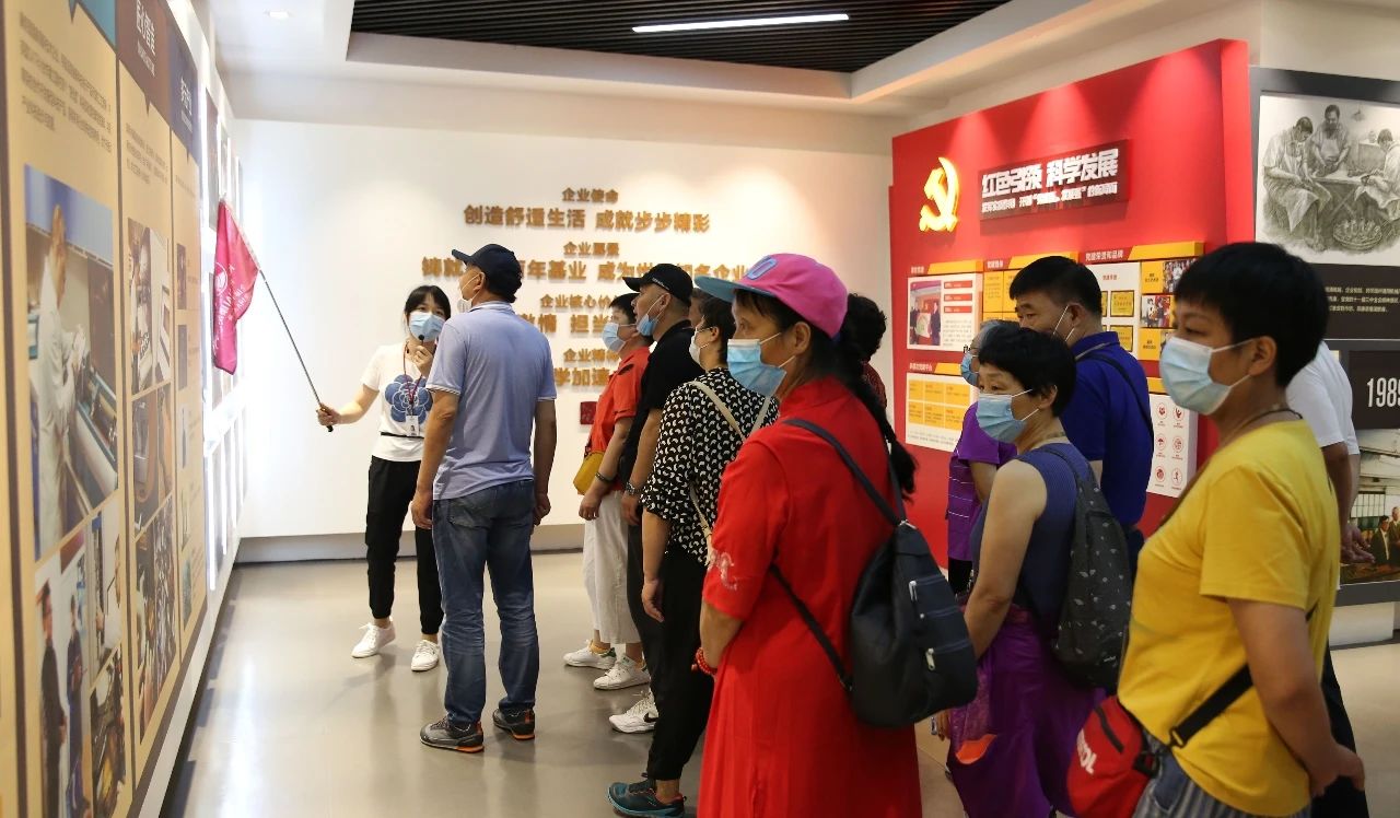 康奈迎来杭州专列旅游团 500名游客体验舒适之旅