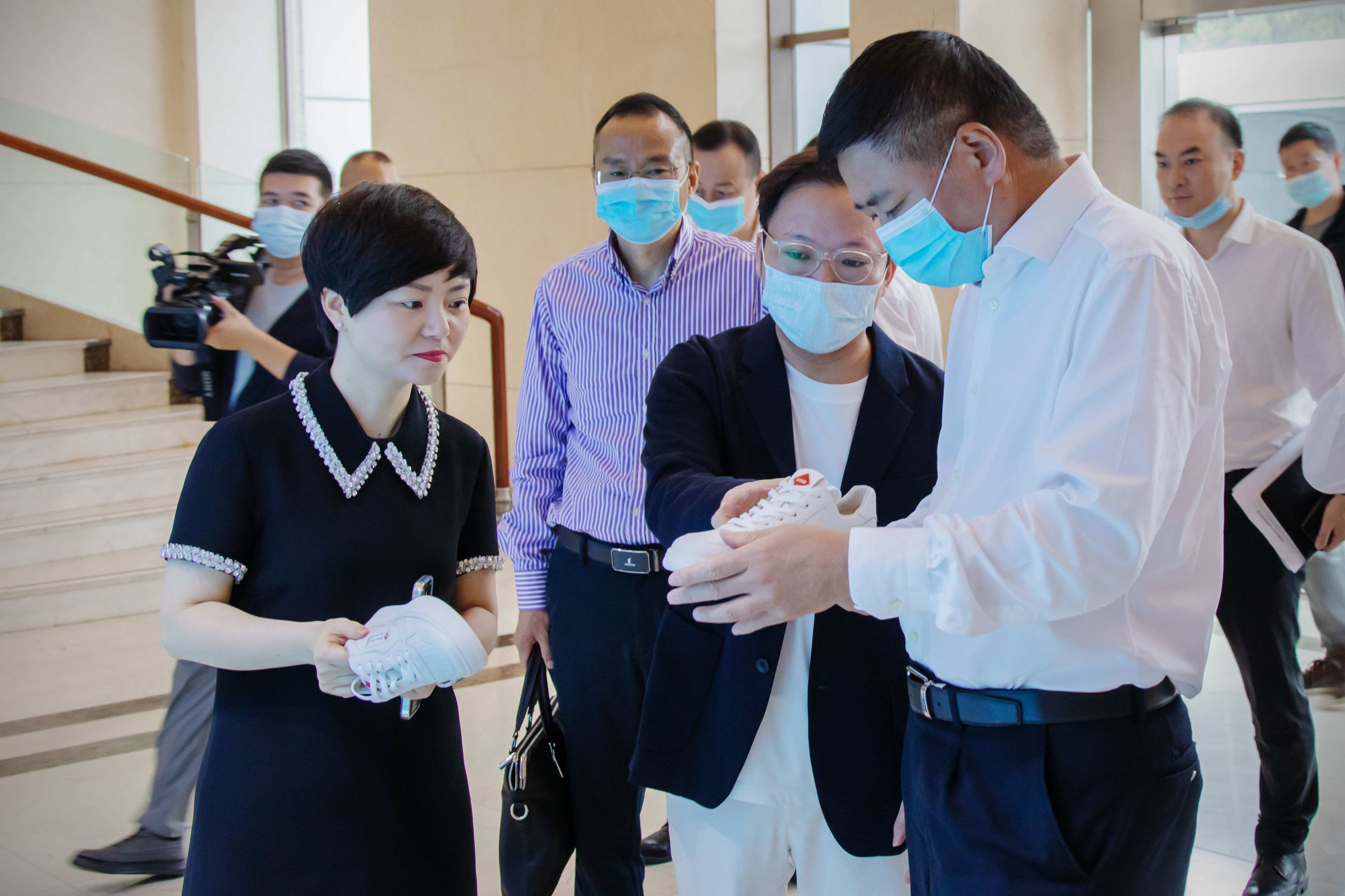 市人大常委会主任葛益平称赞康奈:数字化引领行业发展新方向