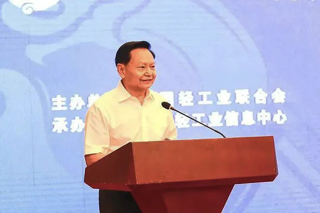 康奈荣膺“制鞋行业十强企业”“中国轻工业两百强企业”殊荣