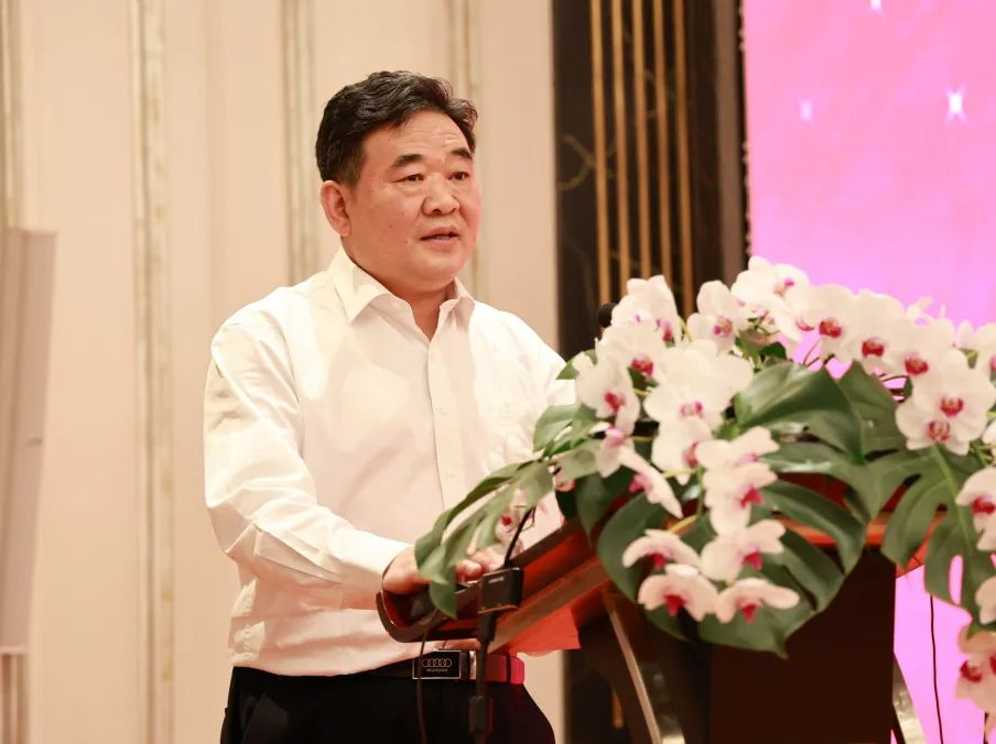 康奈集团荣膺“2023中国皮革行业消费引领品牌”称号