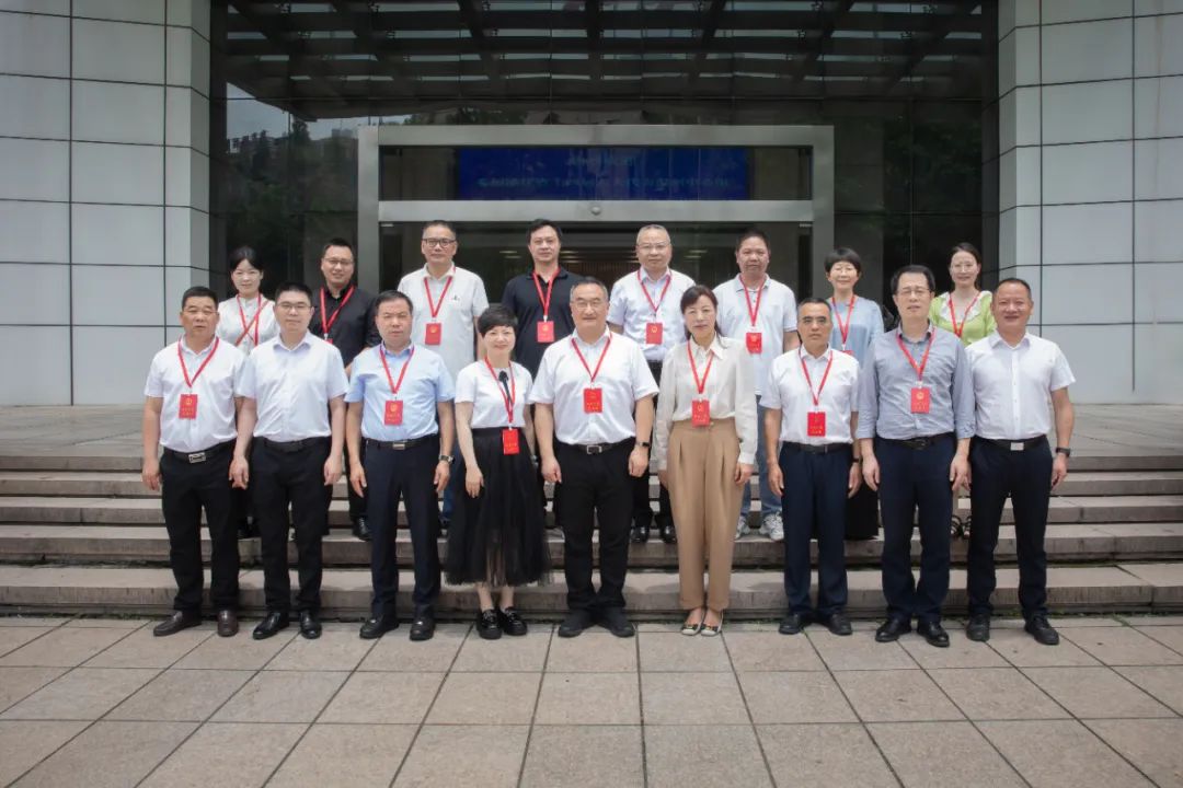 助力“强城行动” 调研“三城同创” 省十四届人大代表温州中心组第一小组莅临康奈集团视察